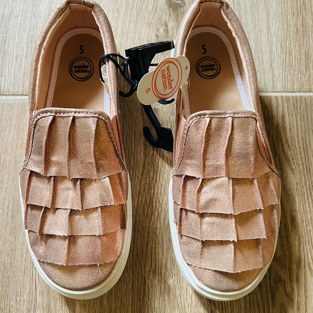 Wonder Nation Girls Pink Metallic Ruffle Slip on sneakers size 5